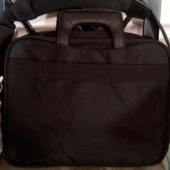 NWOT Dell Prof Dlx 15x12 Padded Laptop Briefcase & Crossbody Strap, Handles, Blk - Picture 2 of 7